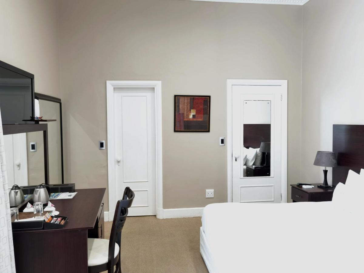 Amoris Guest House-sea Point Guest house Cape Town