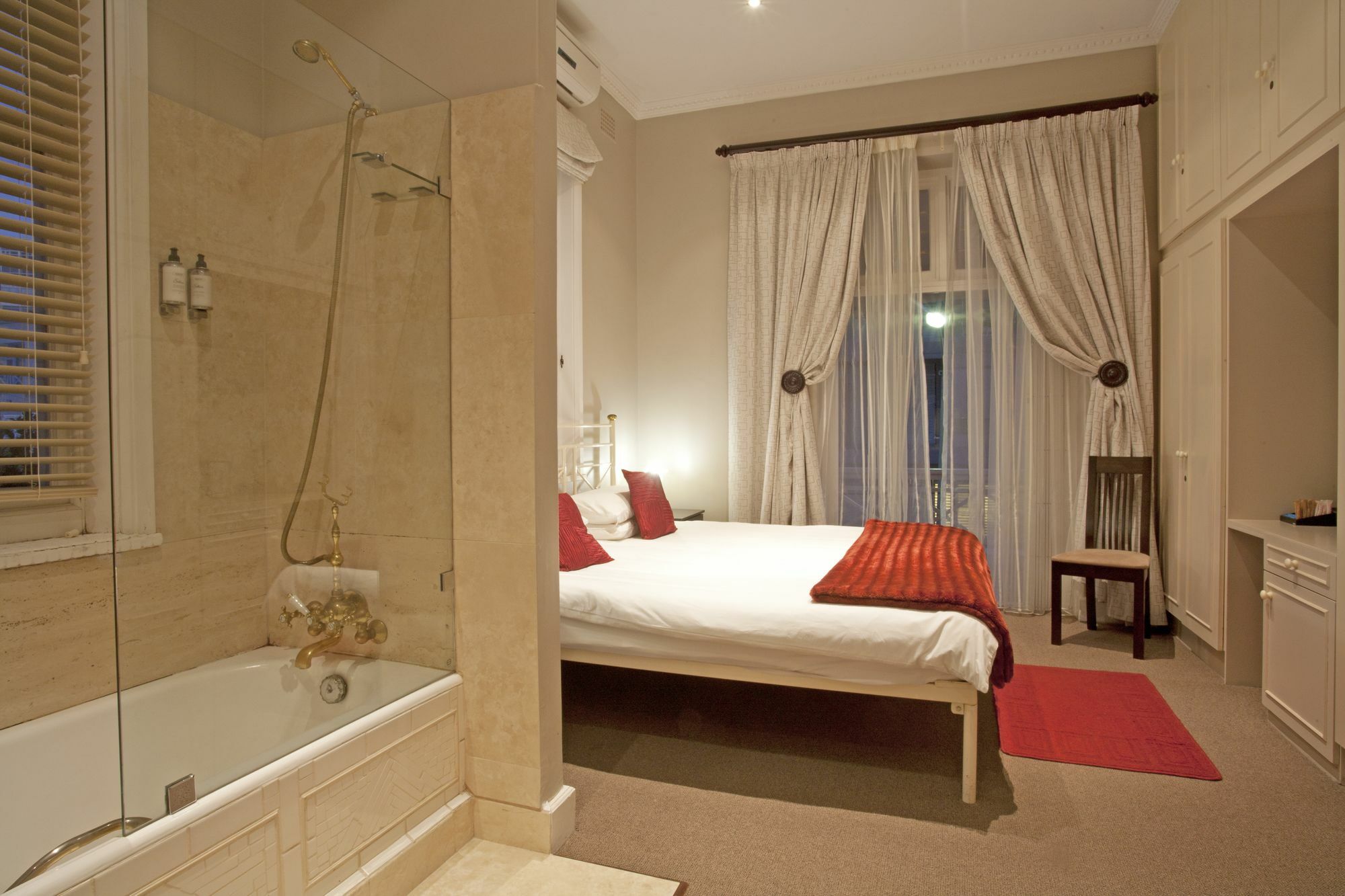 Amoris Guest House-sea Point Cape Town